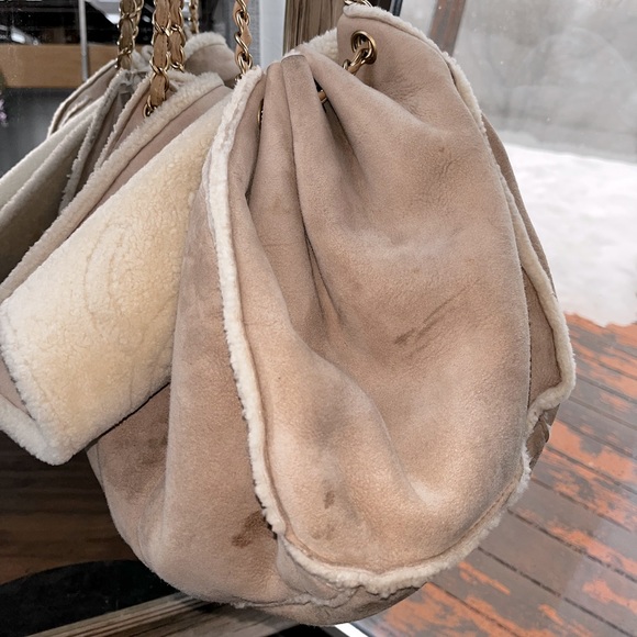 Chanel: Shearling Suede Sherpa CC Accordion Flap Chain Bag *RARE* - Picture 15 of 17